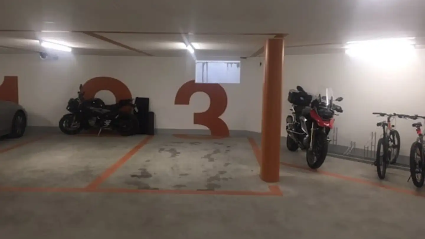 Place de parking souterraine à louer - Friesstrasse 22, 8050 Zürich - Photo 2