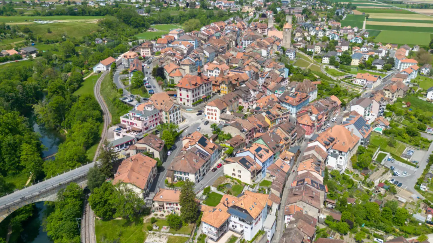 Mischgenutztes Gebäude kaufen - 1350 Orbe