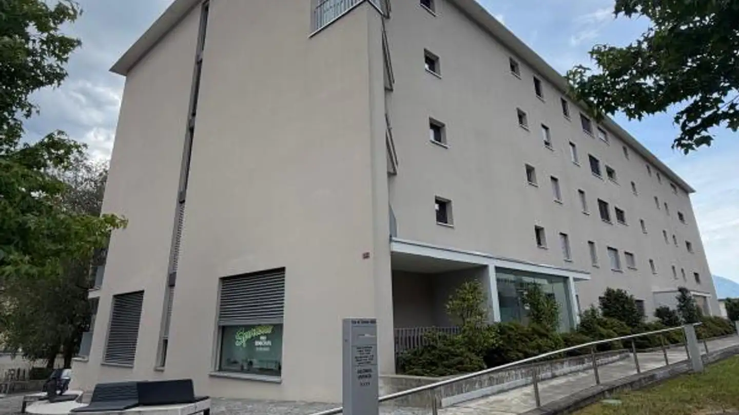 Outdoor parking space for rent - Via Al Ticino 30a, 6514 Sementina