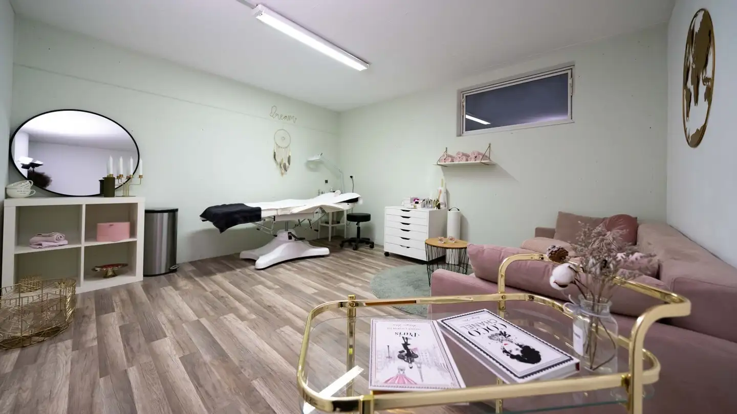 Commercial à louer - Zugerstrasse 50d, 8820 Wädenswil