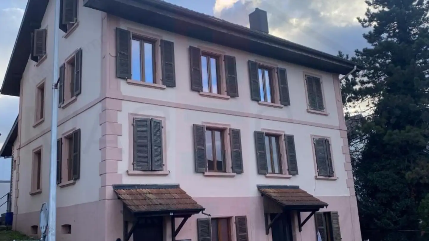Residential building for sale - 2950 Courgenay