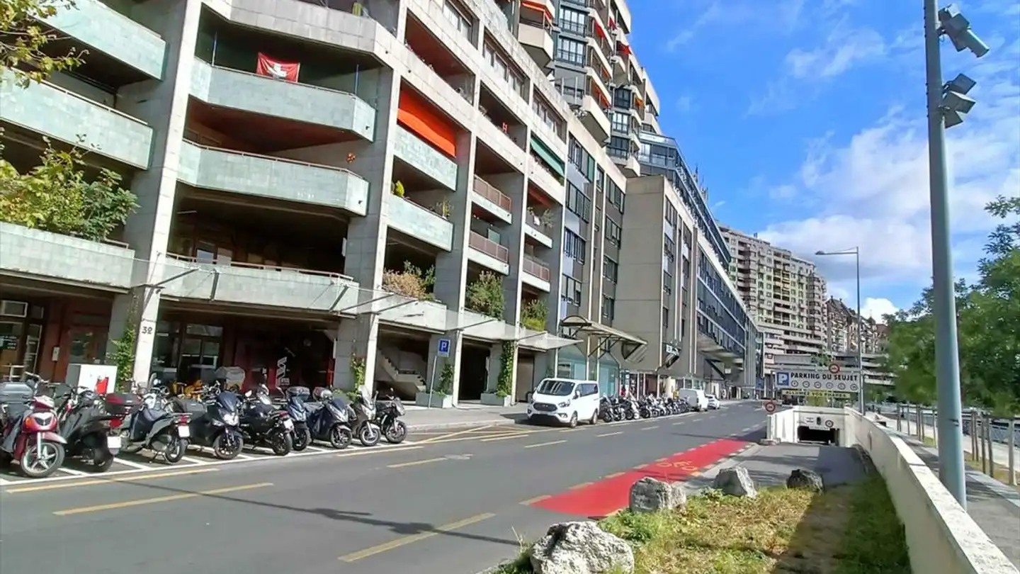 Place de parking souterraine à louer - Quai Du Seujet 24, 1201 Genève - Photo 2