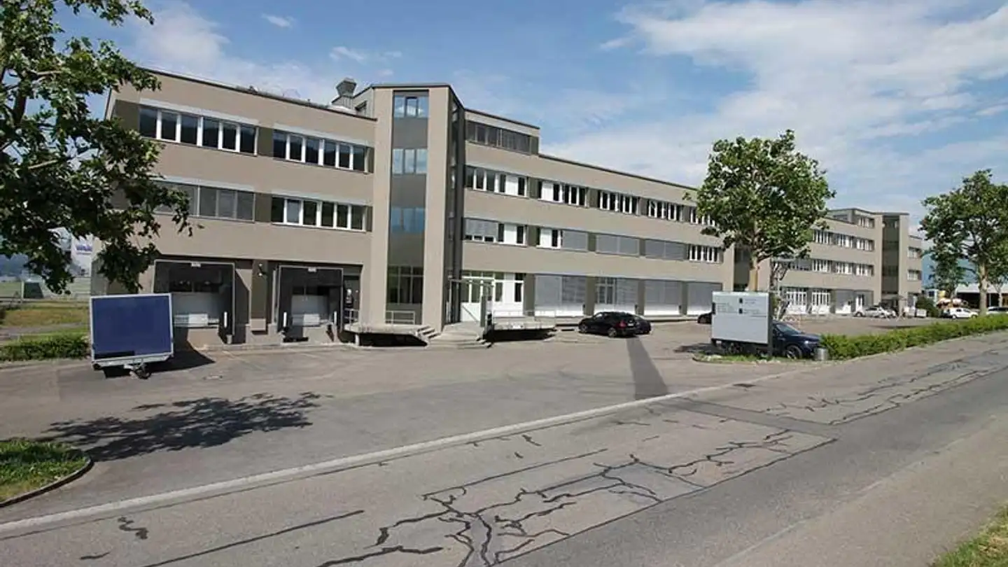 Gewerbe mieten - Tiergartenstrasse 1, 8852 Altendorf