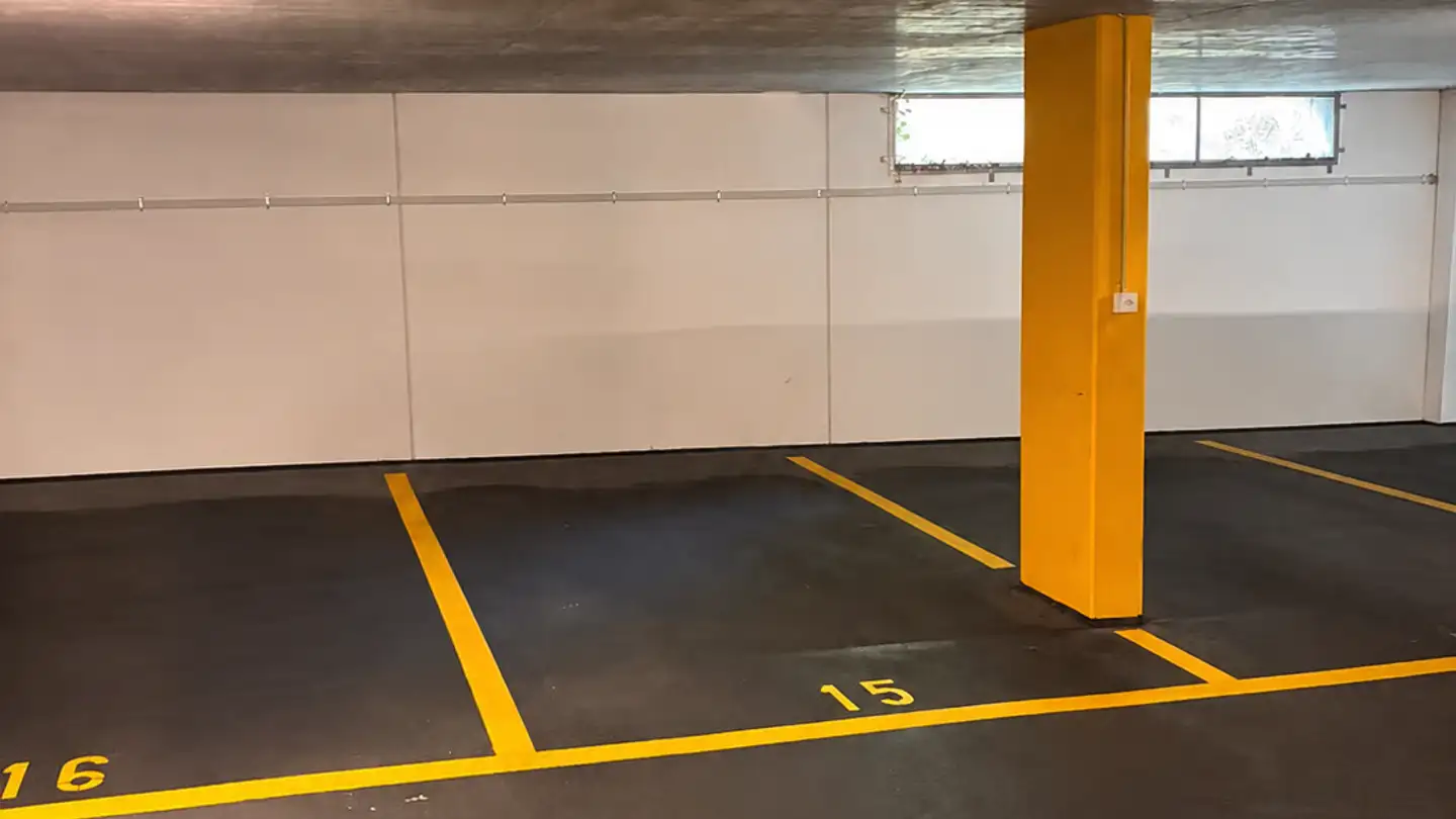 Place de parking souterraine à louer - Trieschäckerstrasse, 5032 Aarau Rohr