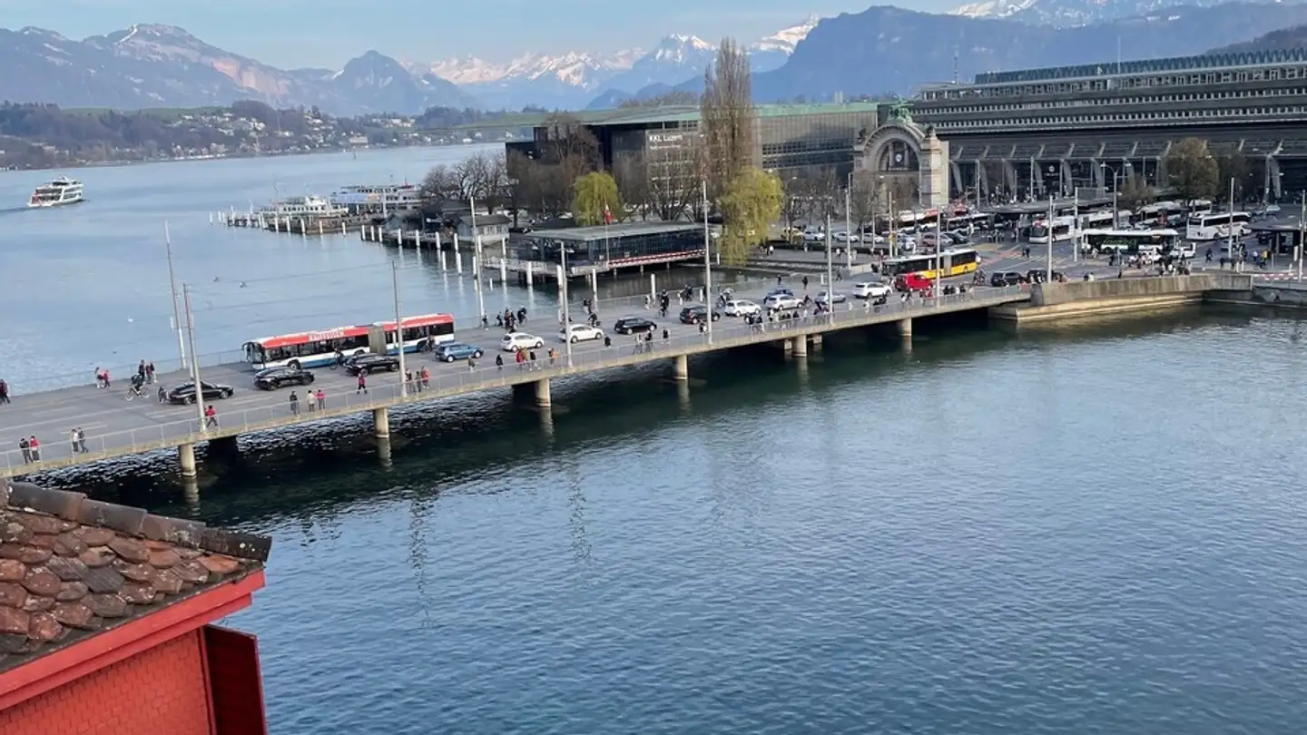 Dachgeschosswohnung mieten - Kapellplatz, 6004 Luzern - Foto 3
