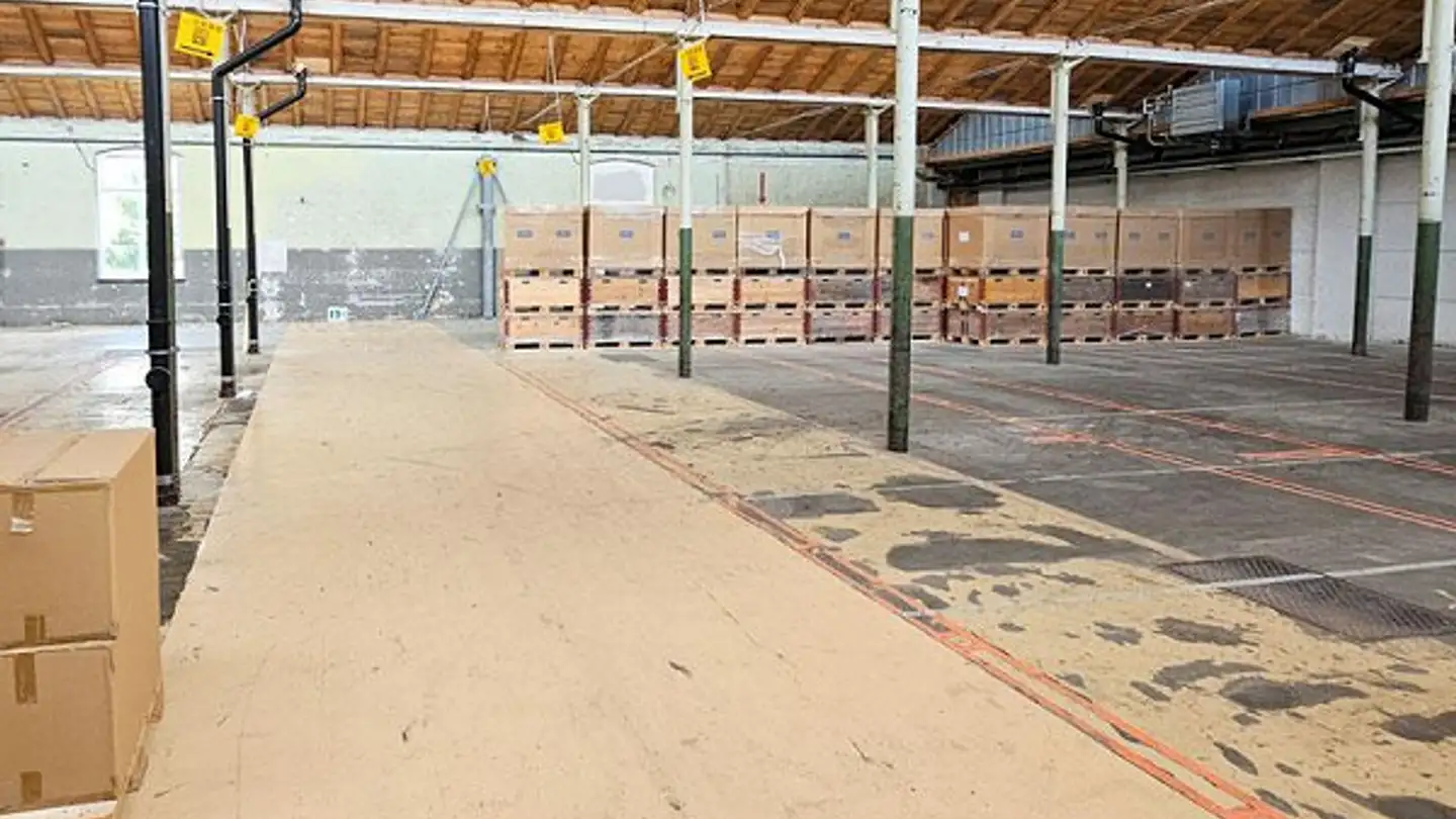Commercial à louer - Fabrikstrasse 2, 8867 Niederurnen