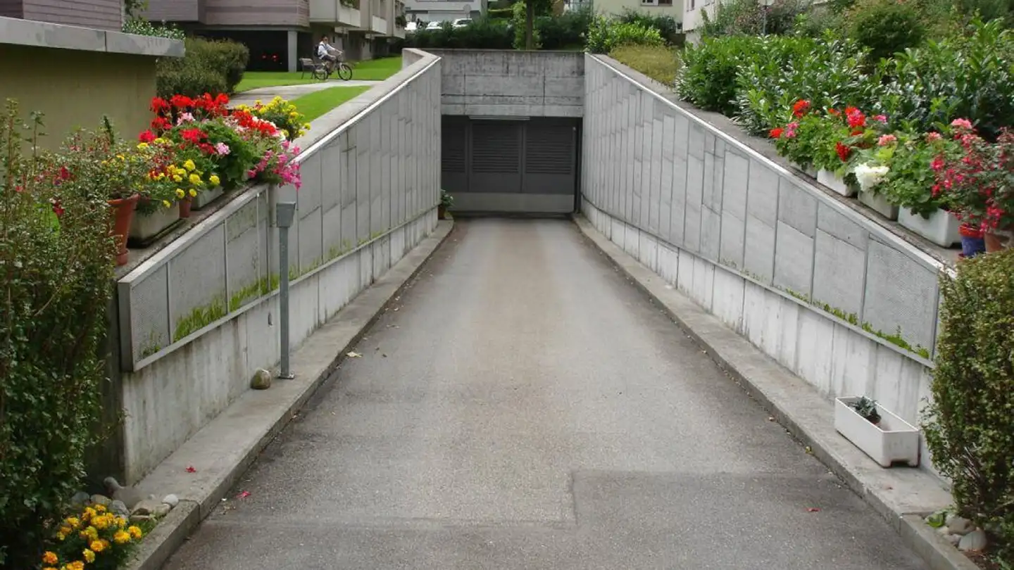 Outdoor parking space for rent - Matthofring 8, 6005 Luzern