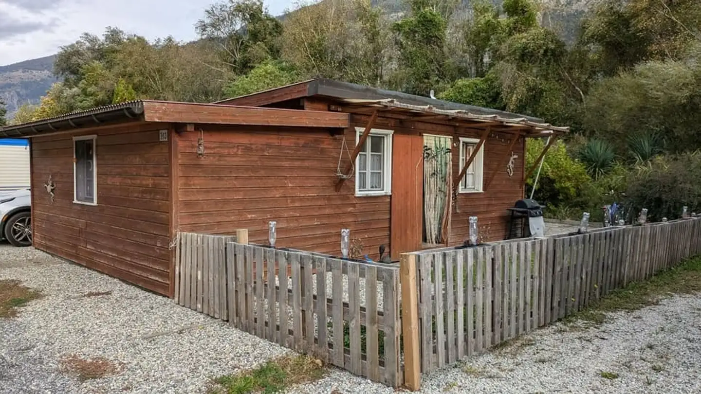 Commercial for sale - 3942 Raron