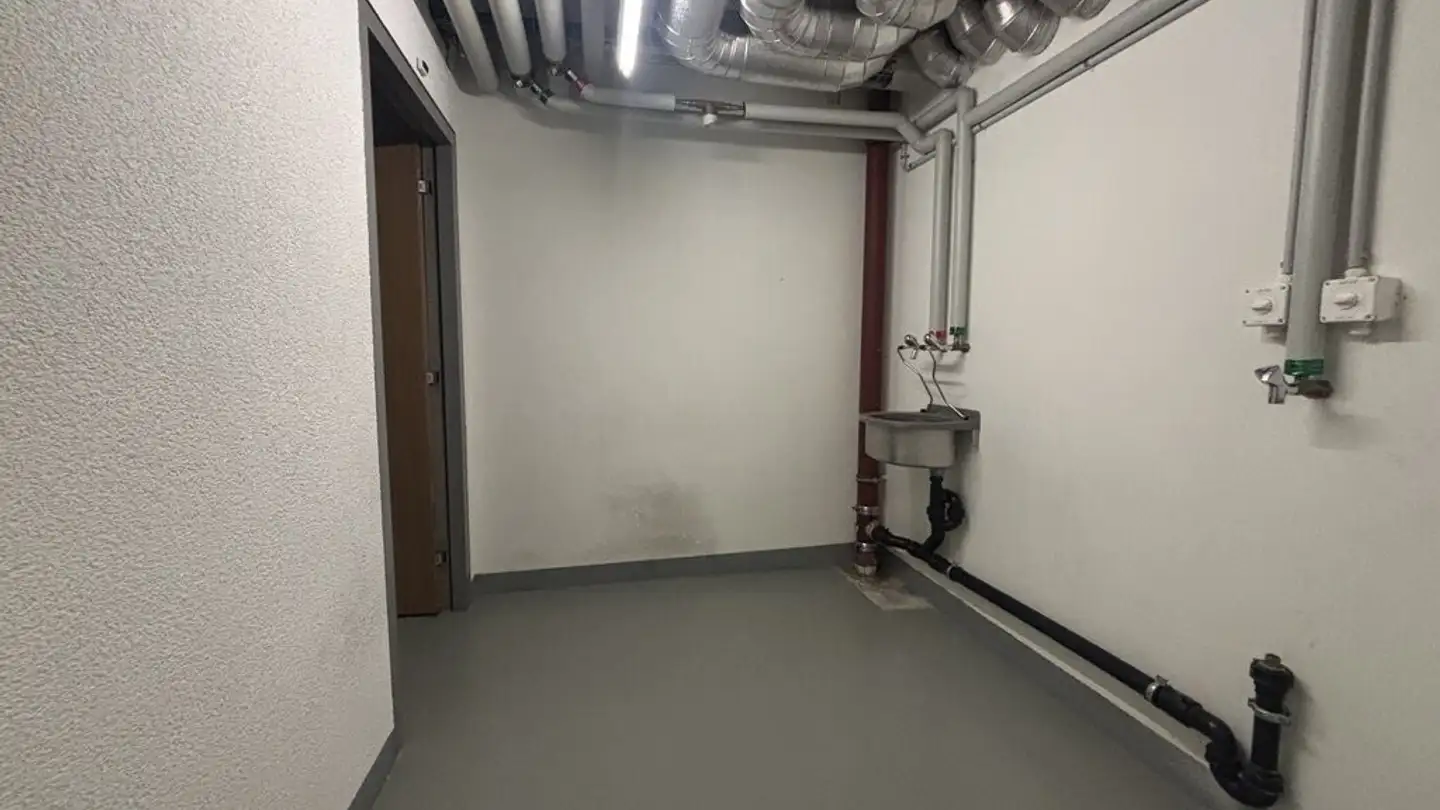 Storage space for rent - Avenue Louis- Casaï 86a, 1216 Cointrin - Photo 2