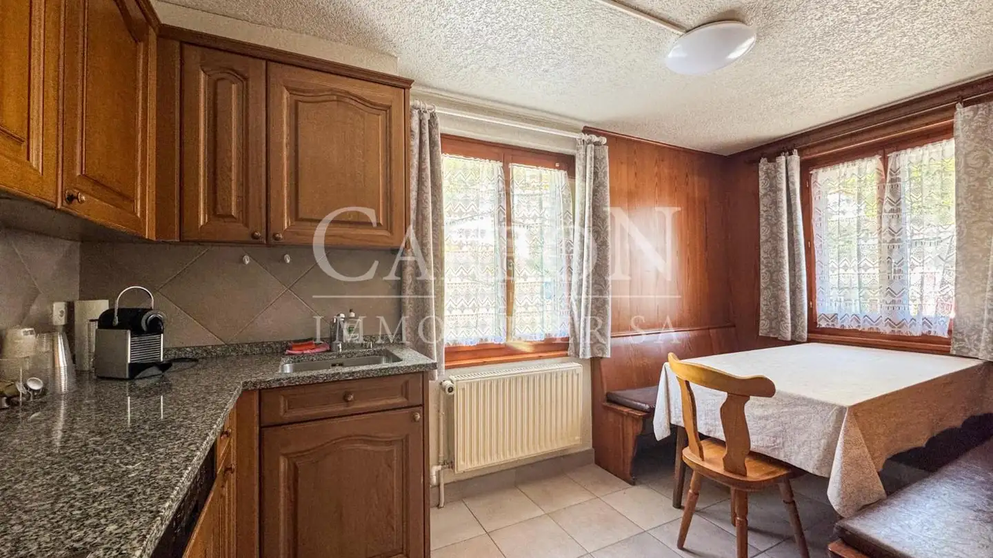 Mixed-use building for sale - 3978 Flanthey - Photo 3