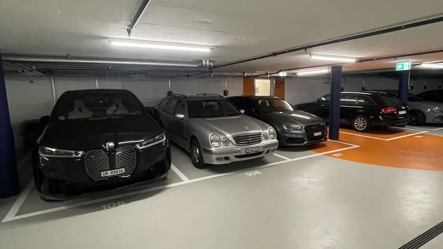 Place de parking extérieure à louer - Allmendstrasse 98, 8041 Zürich