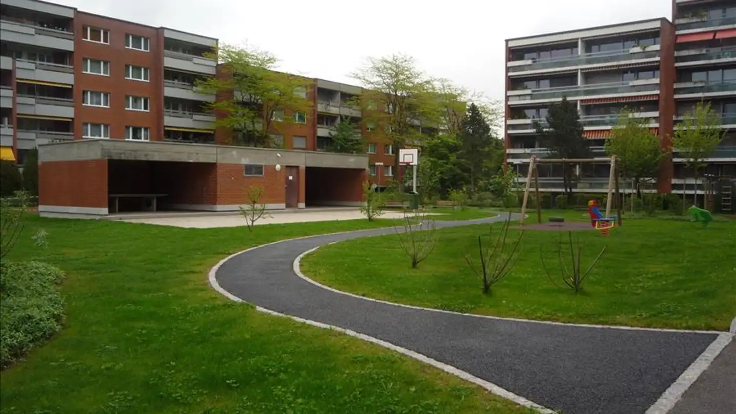 Outdoor parking space for rent - Lachmattstrasse, 4133 Pratteln