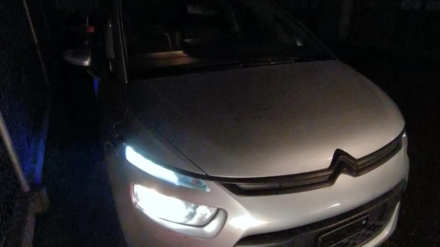 Place de parking extérieure à louer - Dorfstrasse 6, 8102 Oberengstringen