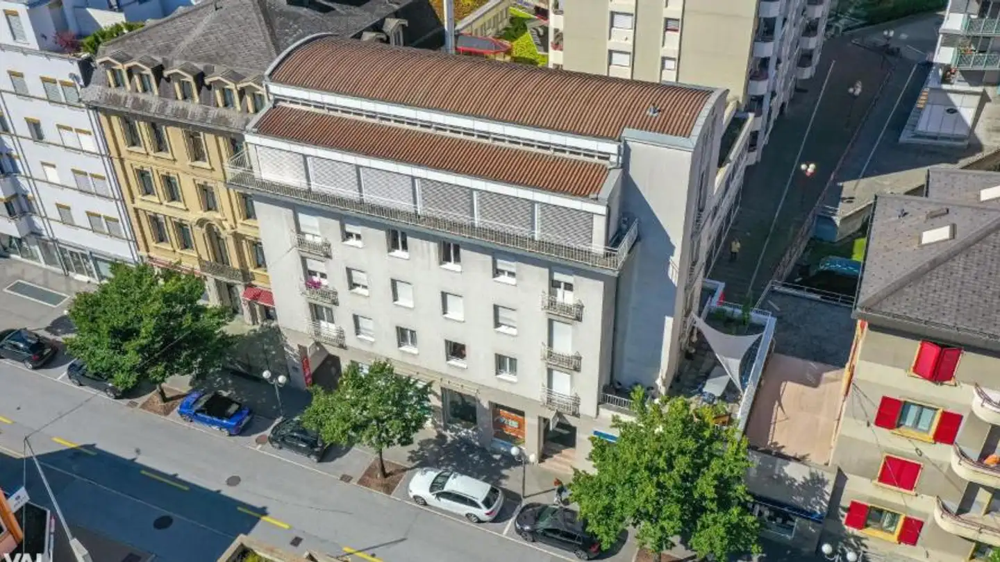Mixed-use building for rent - 3900 Brig