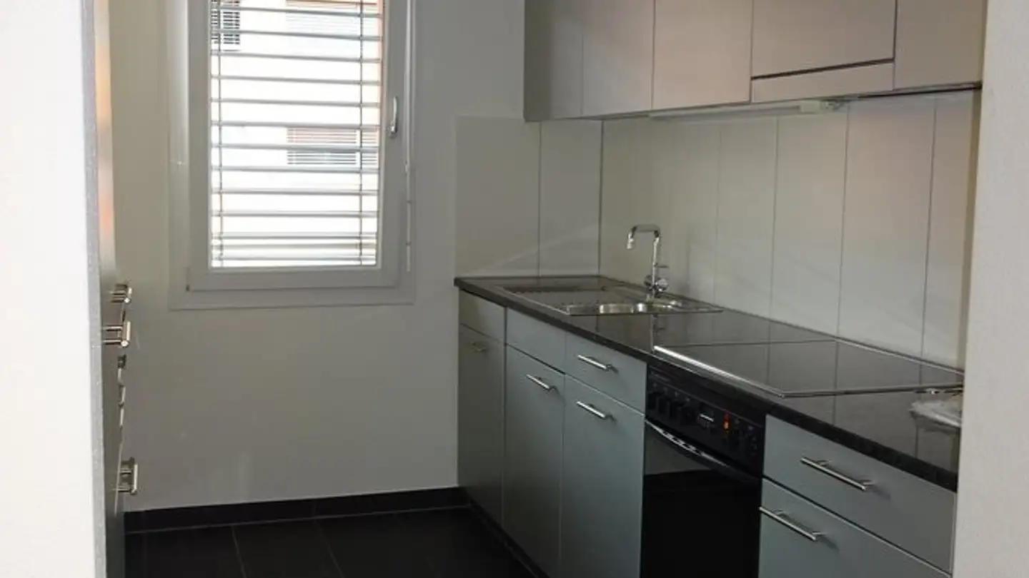 Wohnung mieten - Neunbrunnenstrasse 161, 8050 Zürich - Foto 2
