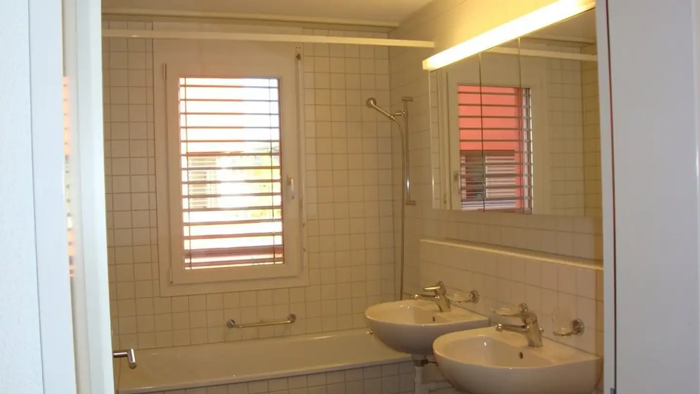 Wohnung mieten - Neunbrunnenstrasse 161, 8050 Zürich - Foto 3