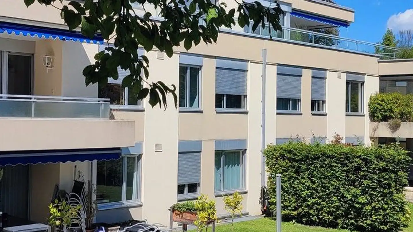 Tiefgaragenstellplatz mieten - Hubstrasse 14, 8942 Oberrieden