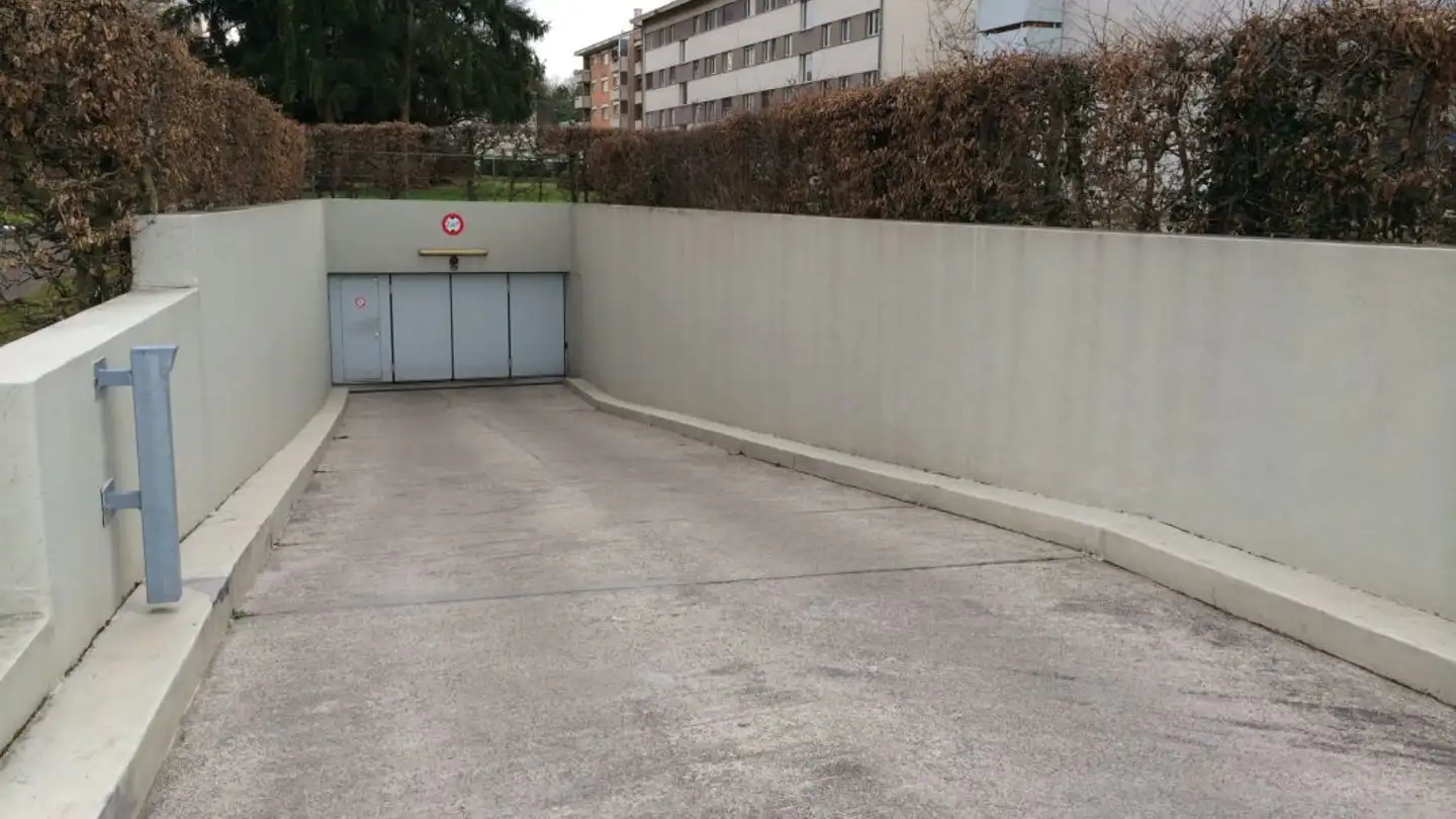 Underground parking space for rent - General Guisan-Strasse 24, 4144 Arlesheim