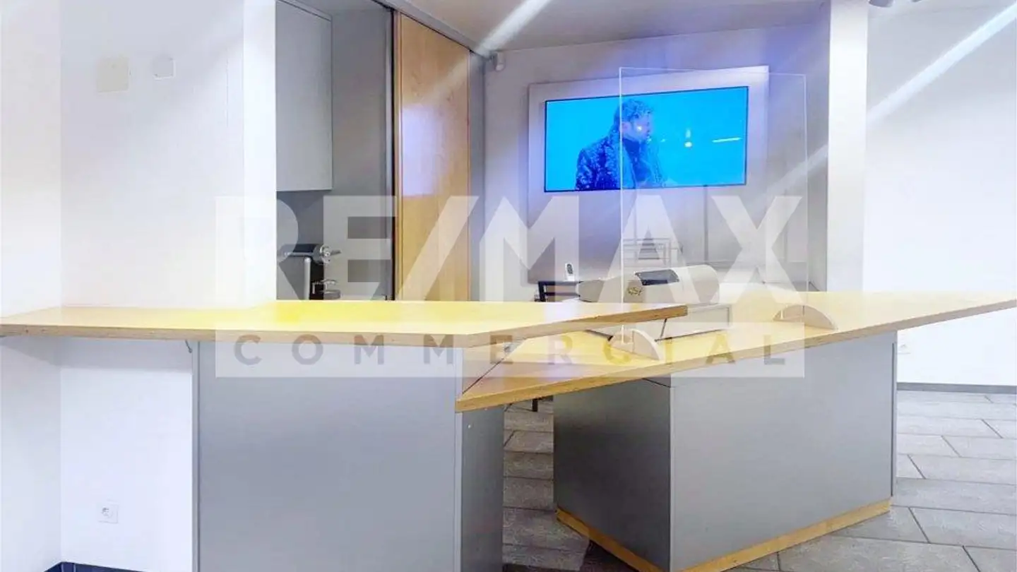 Commercial for rent - Gersauerstrasse 11, 6440 Brunnen - Photo 2