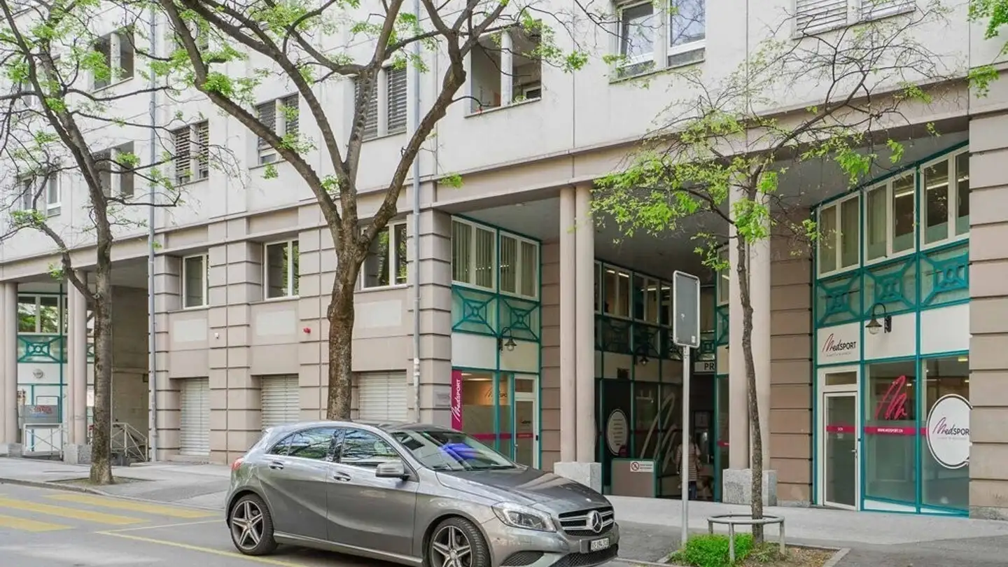 Single garage for rent - Avenue De Pratifori 5, 1950 Sion