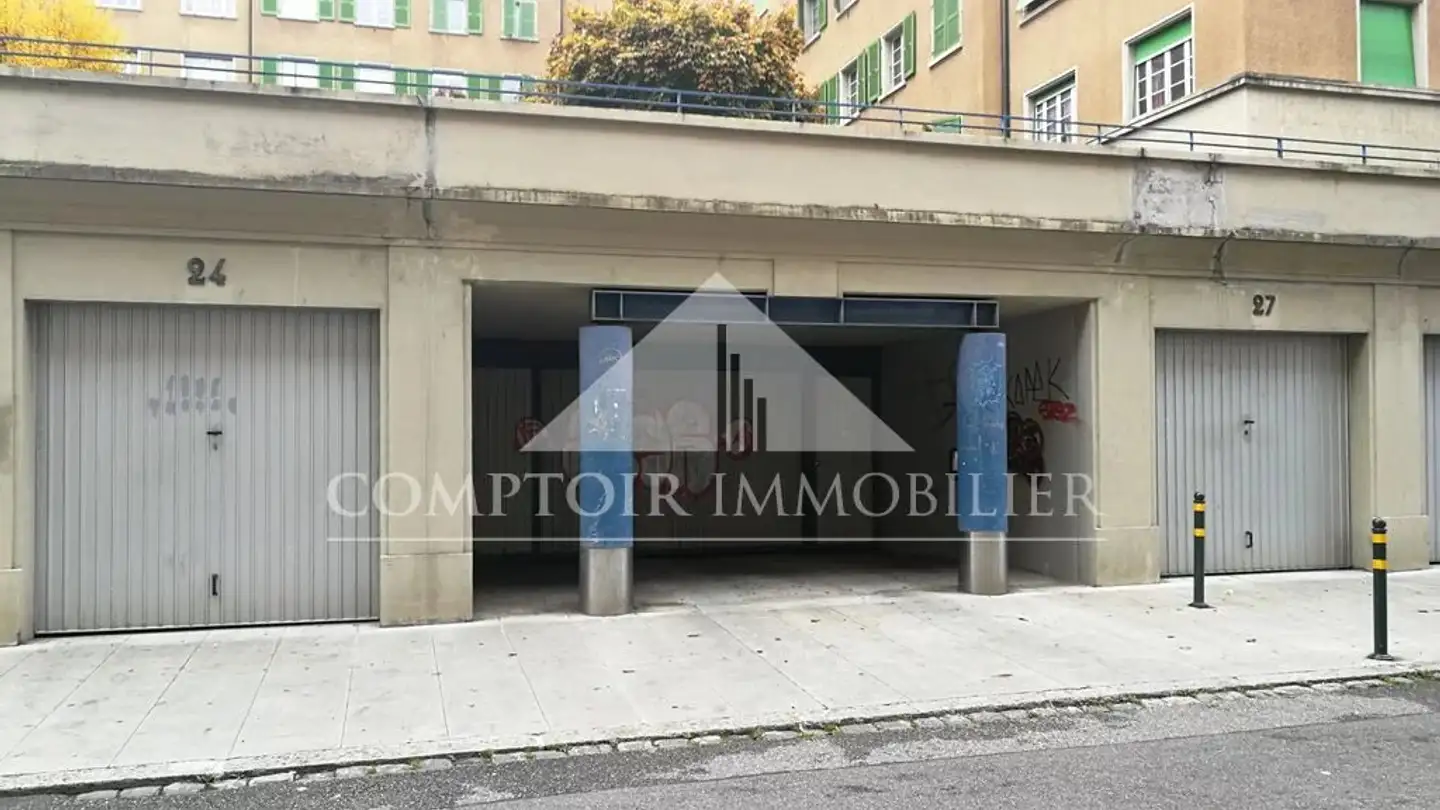 Place de parking extérieure à louer - Rue Des Garages, 1202 Genève