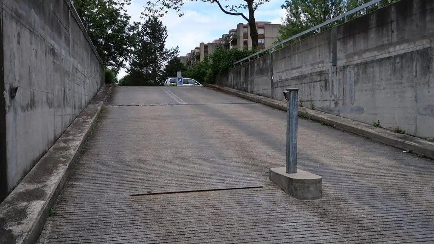 Place de parking intérieure pour moto à louer - Funkstrasse 124, 3084 Wabern