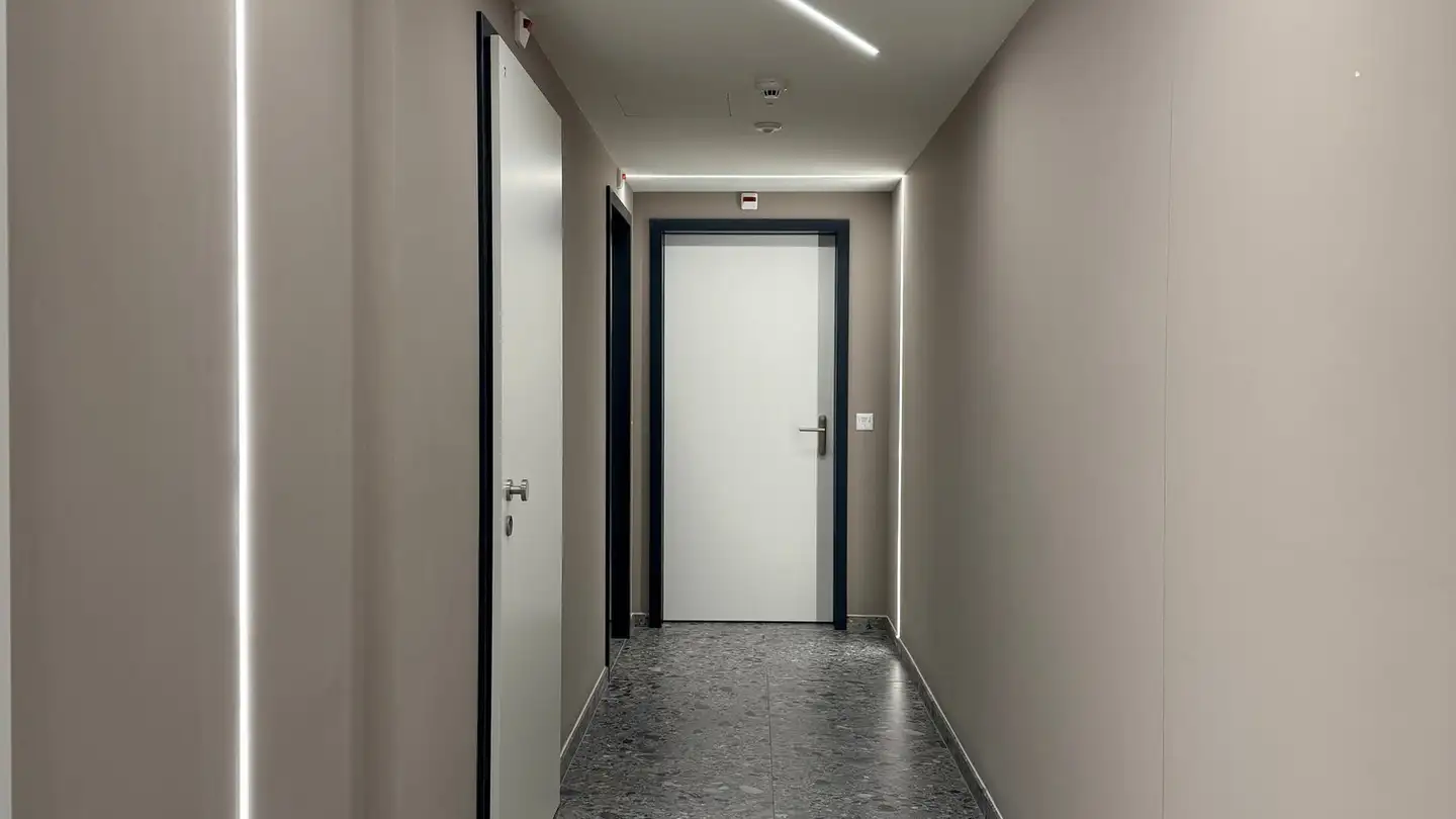 Spazio ufficio in affitto - Via Stazione 24a, 6532 Castione - Foto 2