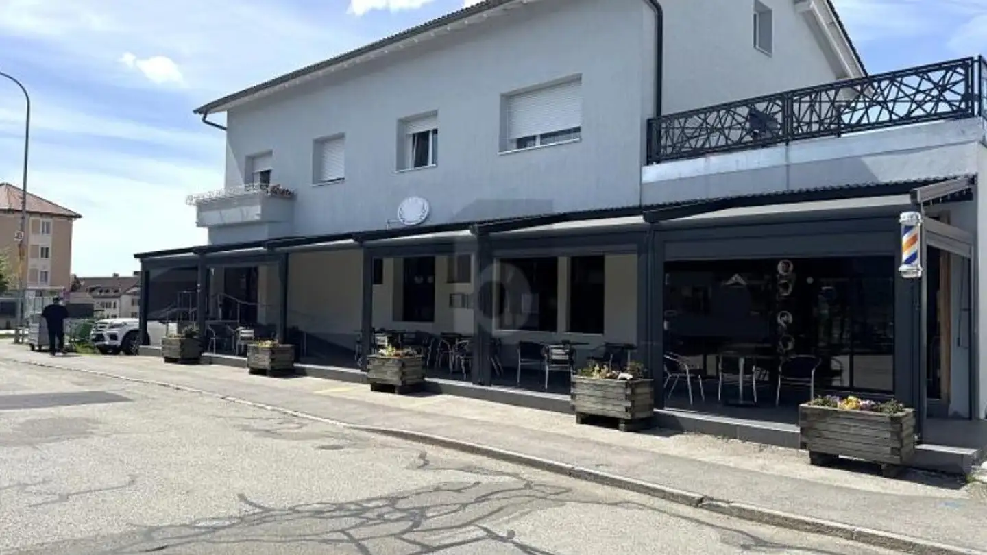 Mischgenutztes Gebäude kaufen - 2350 Saignelégier