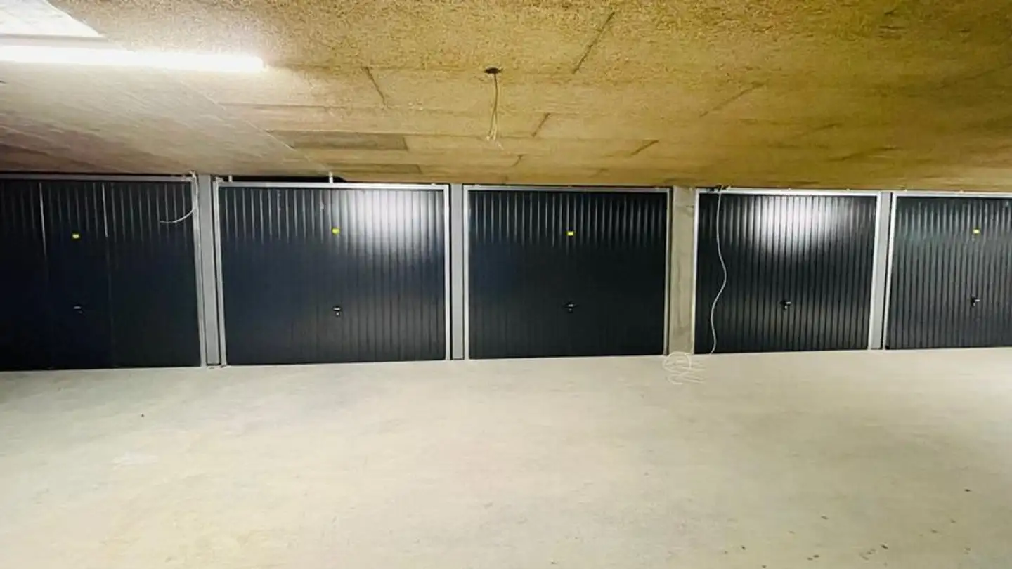 Single garage for rent - 1963 Vétroz
