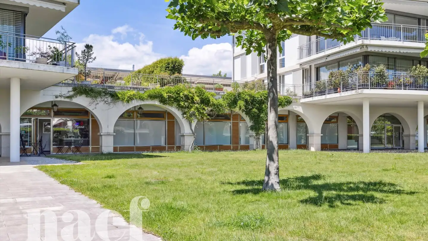Shop for sale - 1296 Coppet