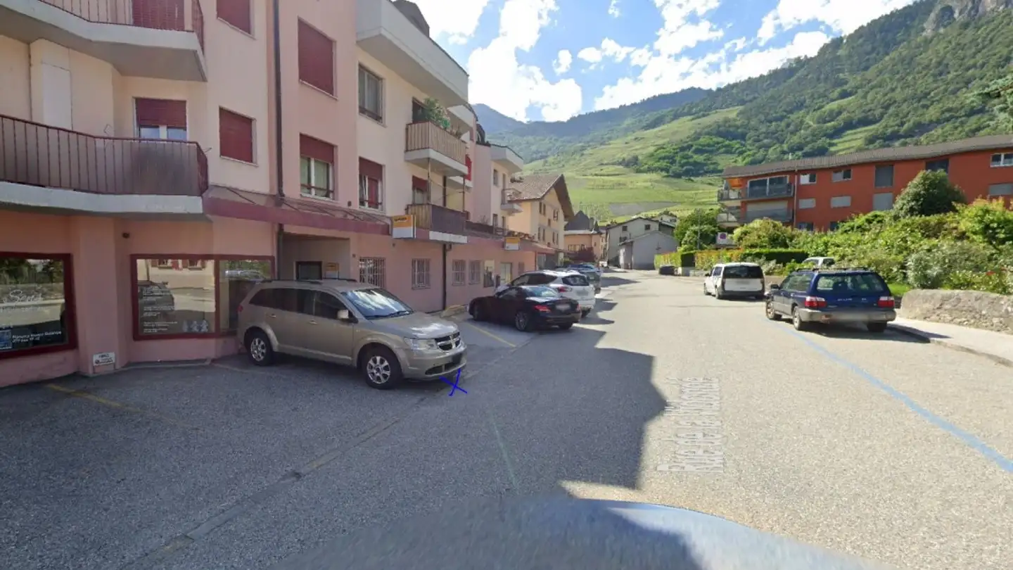 Outdoor parking space for rent - Rue De La Vidondé 3, 1912 Leytron