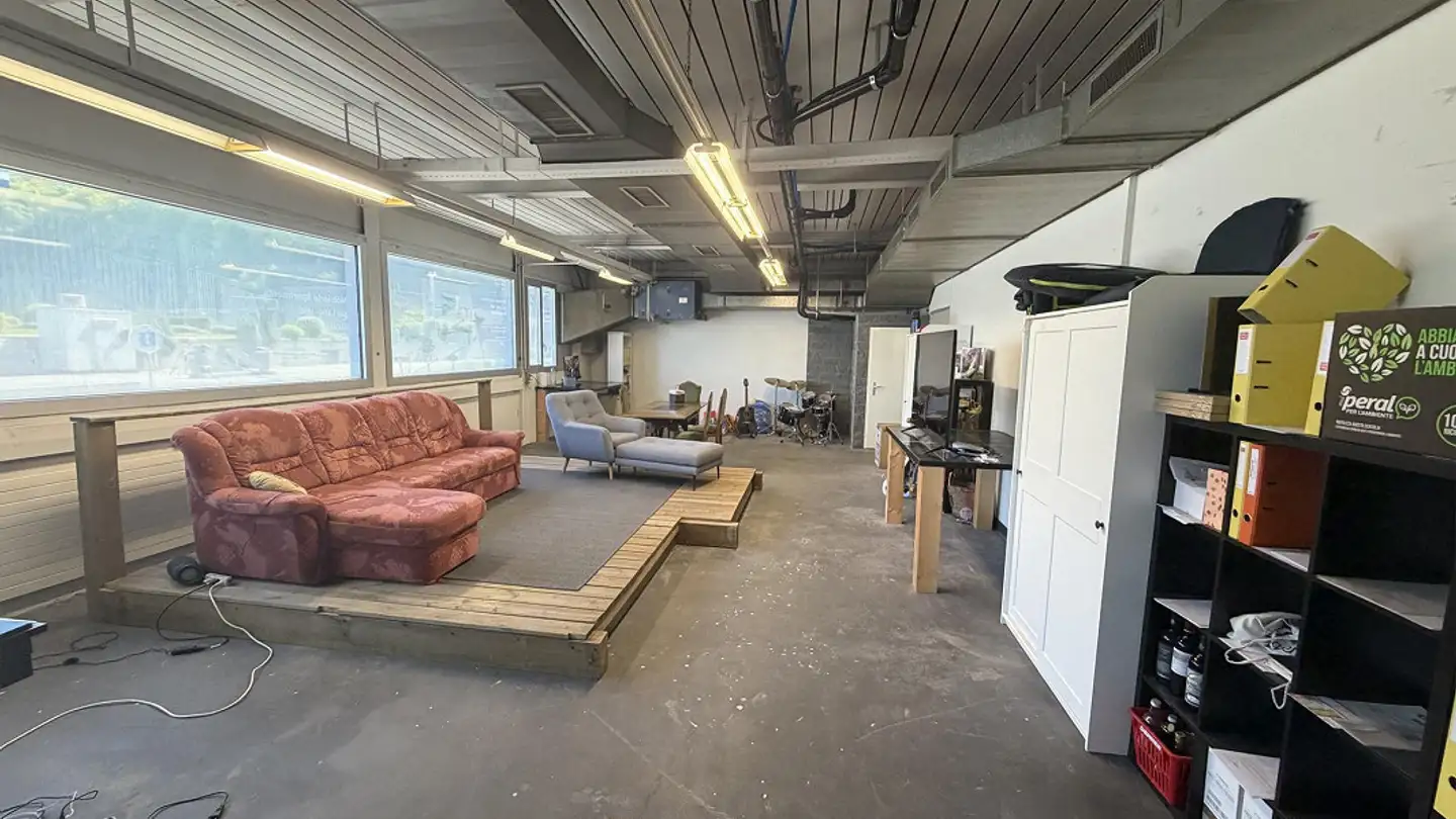 Commercial for rent - Seestrasse 3, 6052 Hergiswil NW - Photo 2