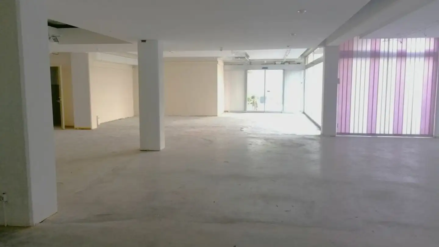 Commerciale in affitto - Rheinfallstrasse 7, 8212 Neuhausen am Rheinfall - Foto 2