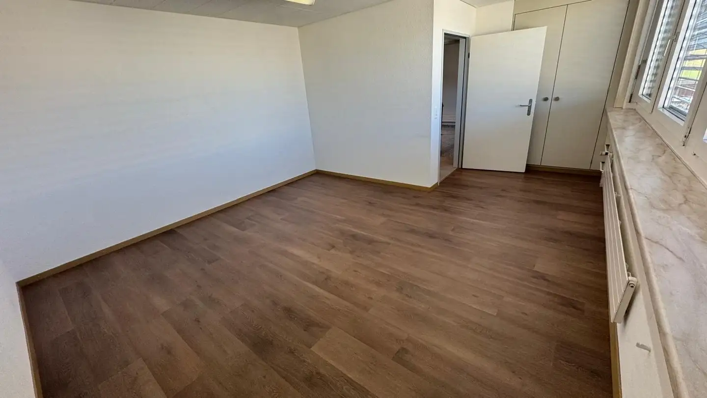 Commercial à louer - Im Schossacher 19, 8600 Dübendorf