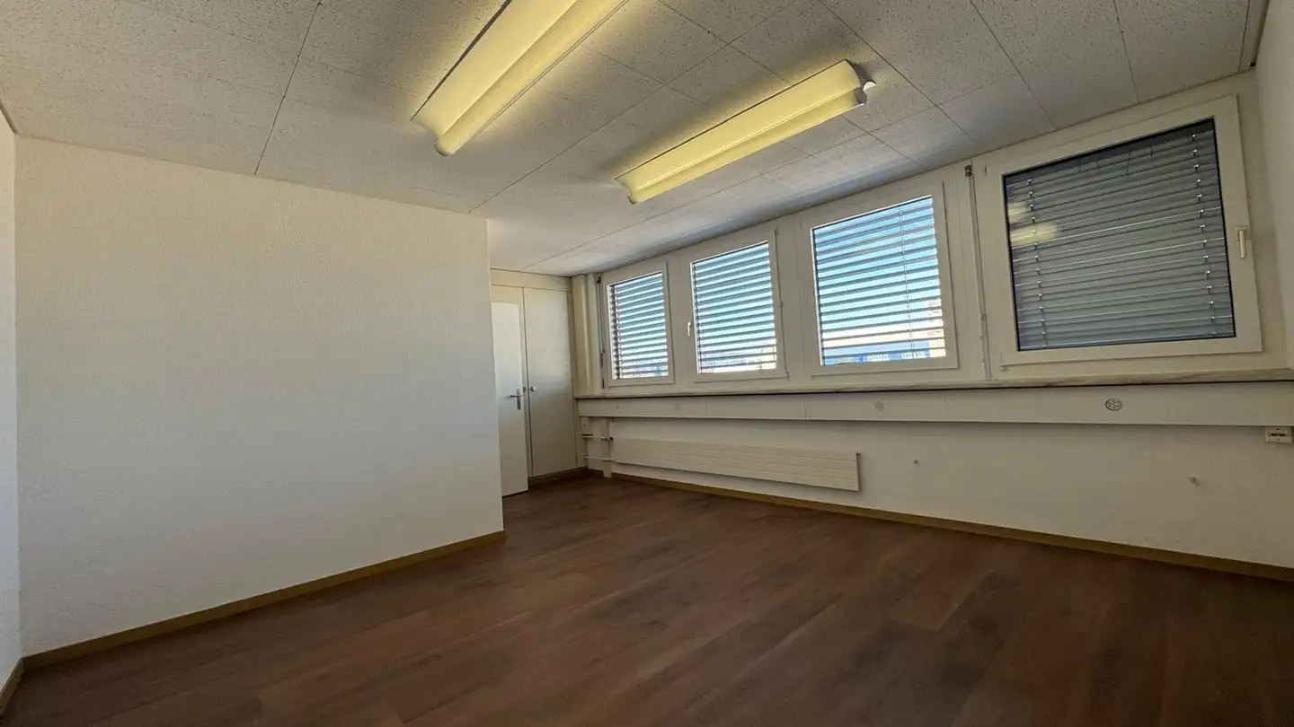 Commercial à louer - Im Schossacher 19, 8600 Dübendorf - Photo 2