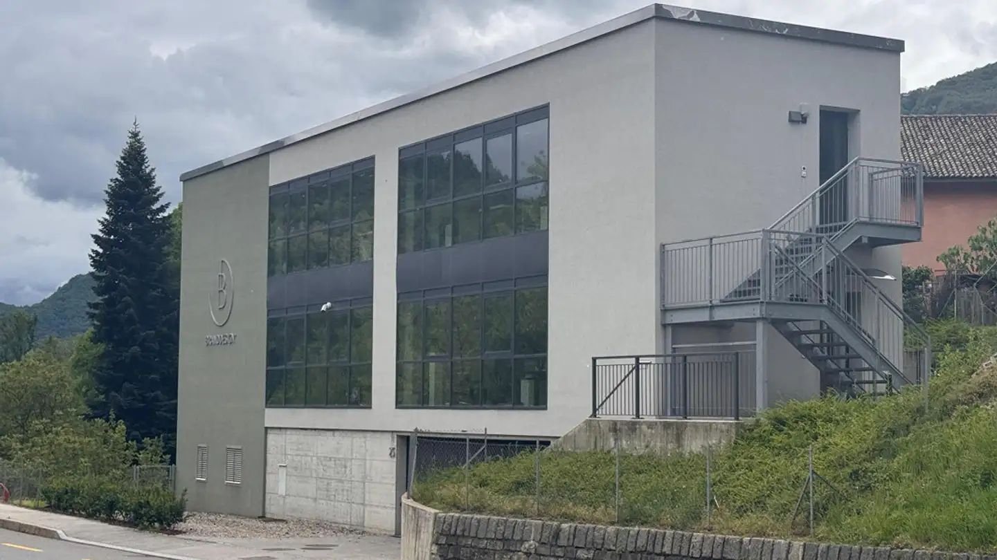 Mischgenutztes Gebäude kaufen - 6807 Taverne