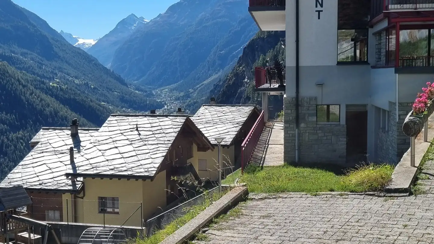 Residential building for sale - 3926 Embd - Photo 3