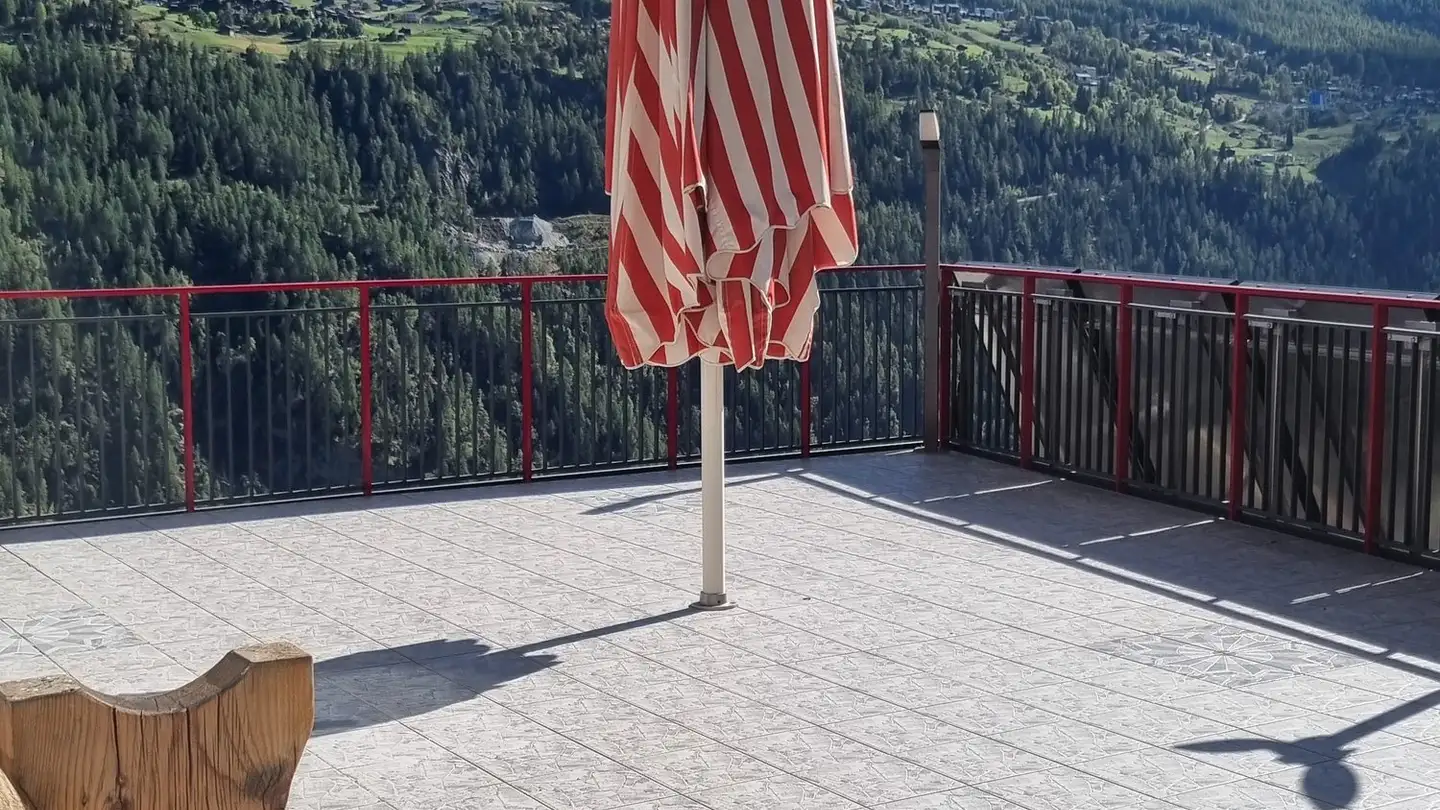 Residential building for sale - 3926 Embd - Photo 4