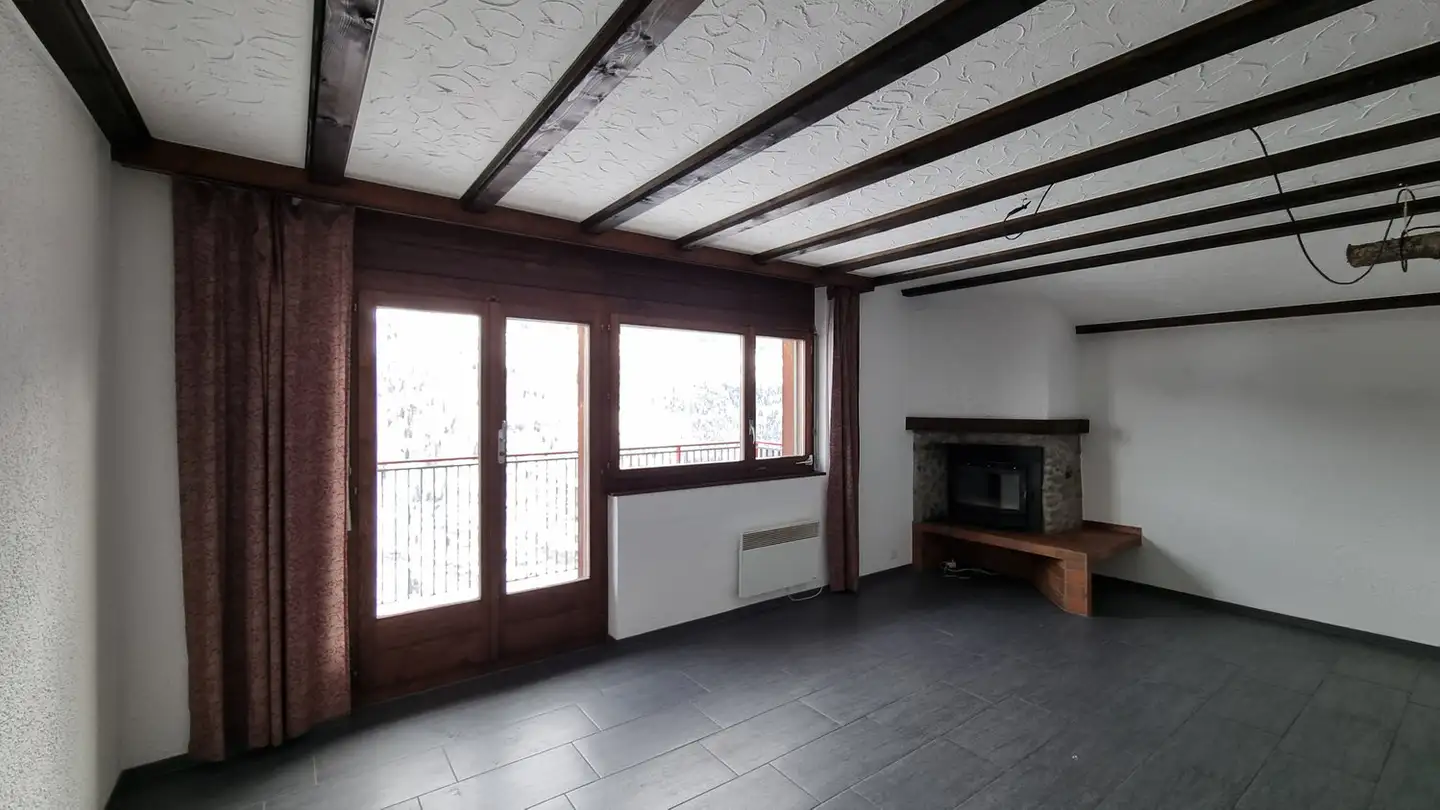 Residential building for sale - 3926 Embd - Photo 2