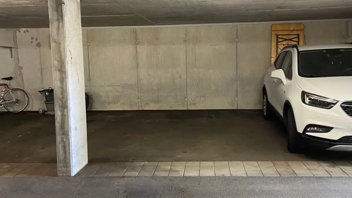 Tiefgaragenstellplatz mieten - Salachweg 10, 3273 Kappelen