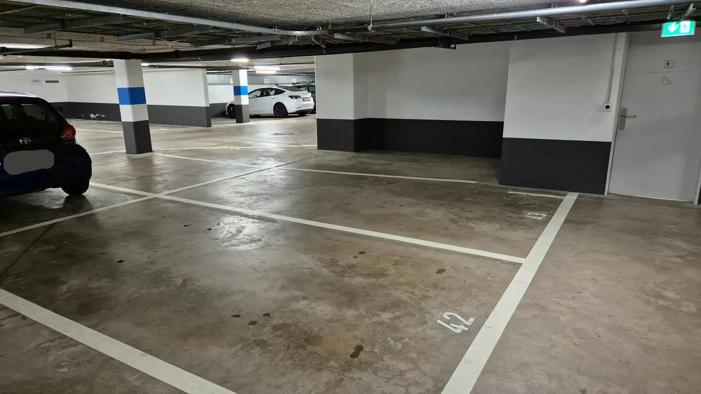 Parcheggio sotterraneo in affitto - Bernerstrasse Süd 167, 8048 Zürich