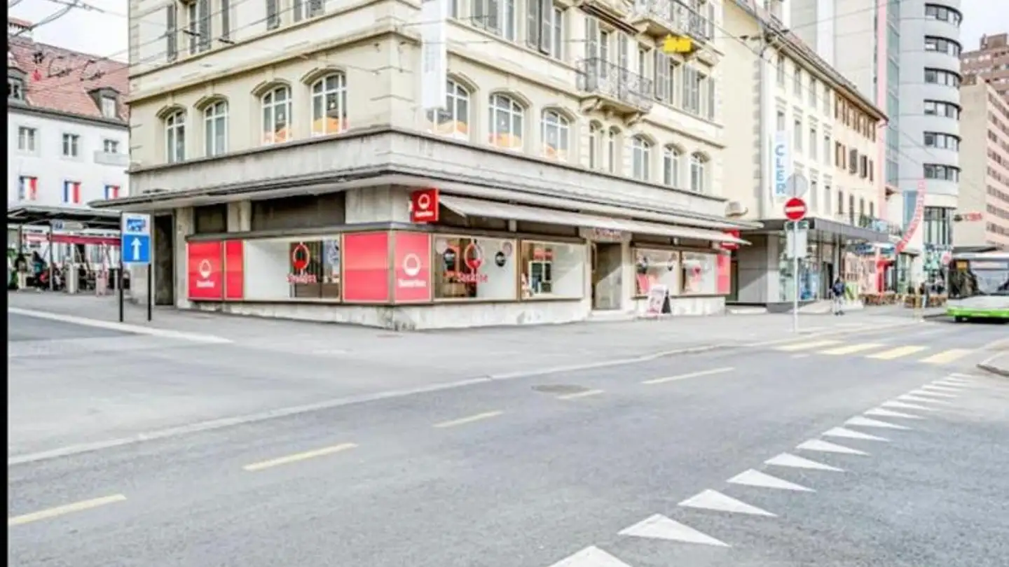 Commercial à louer - Avenue Léopold-Robert 32, 2300 La Chaux-de-Fonds