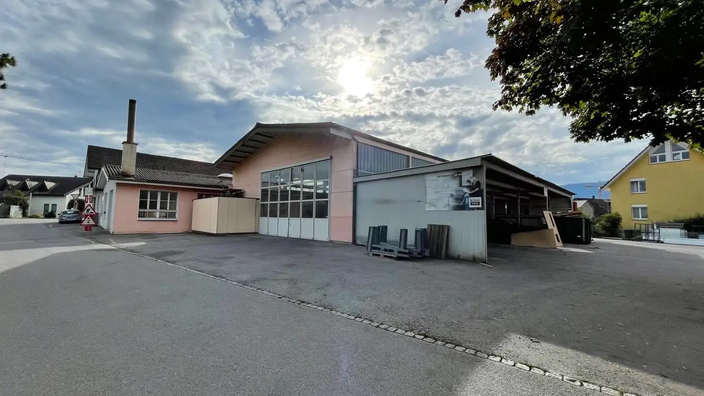 Commercial for rent - Hauptstrasse 150, 9434 Au SG