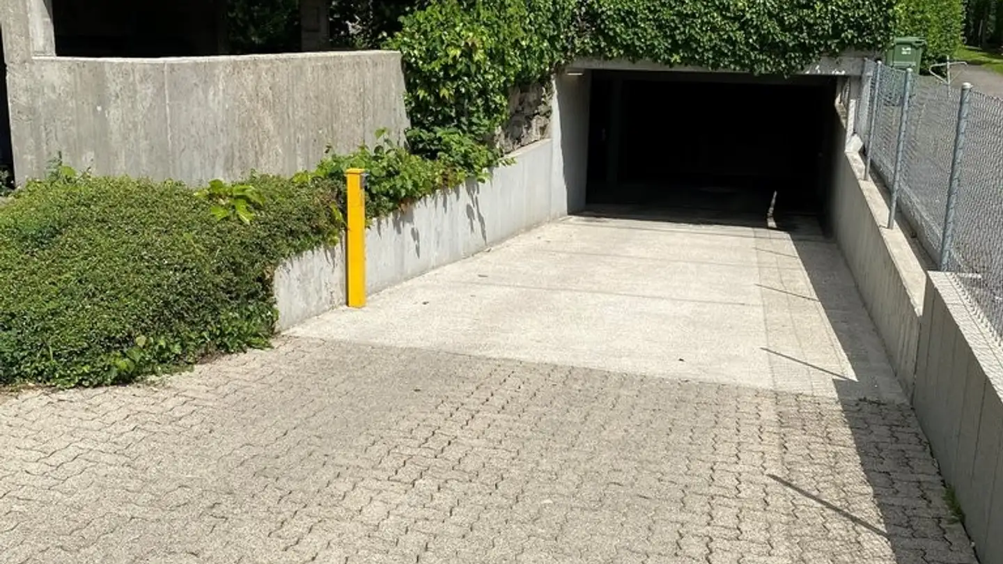 Tiefgaragenstellplatz mieten - Neunbrunnenstrasse 178, 8046 Zürich