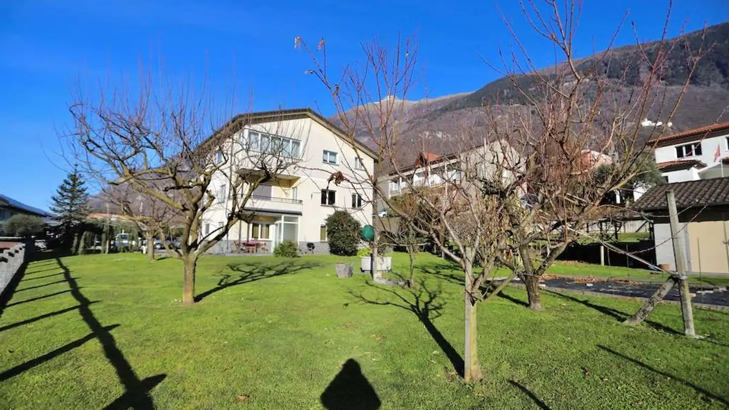 Residential building for sale - 6702 Claro