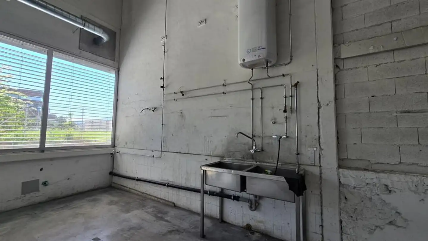 Commercial for rent - Route Des Conrardes 12, 2017 Boudry - Photo 4