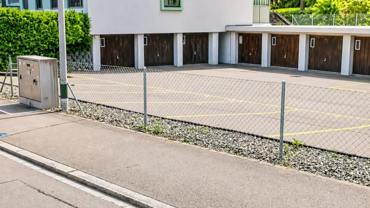 Place de parking extérieure à louer - Kellersackerstrasse 10, 8424 Embrach