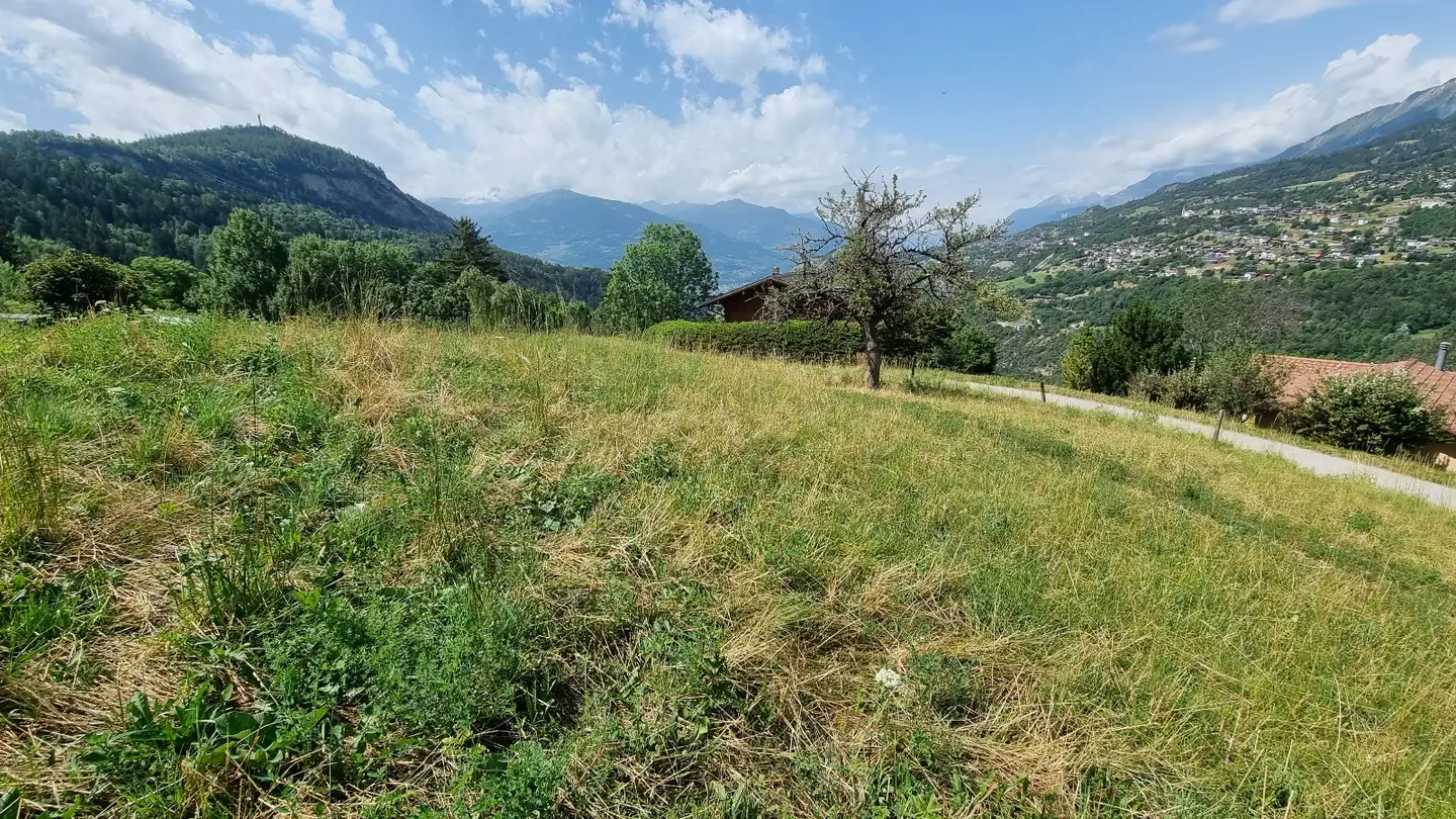 Constructible plot for sale - 1977 Icogne