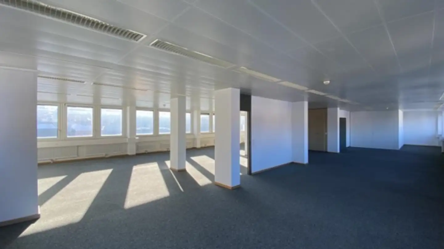 Gewerbe mieten - Avenue Léopold-Robert, 2300 La Chaux-de-Fonds