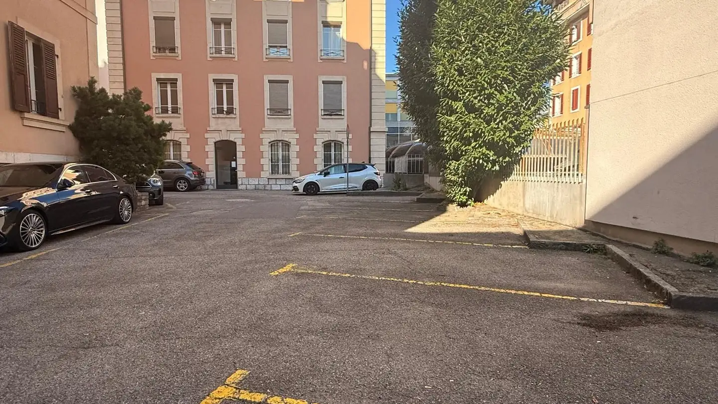 Outdoor parking space for rent - 1201 Genève